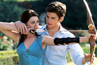 Anne Hathaway gets wooed by John Rhys-Davies in 'The Princess Diaries 2: Royal Engagement'