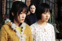 Im Sun-yeong and Yeom Jeong-ah are sisters in 'A Tale of Two Sisters'