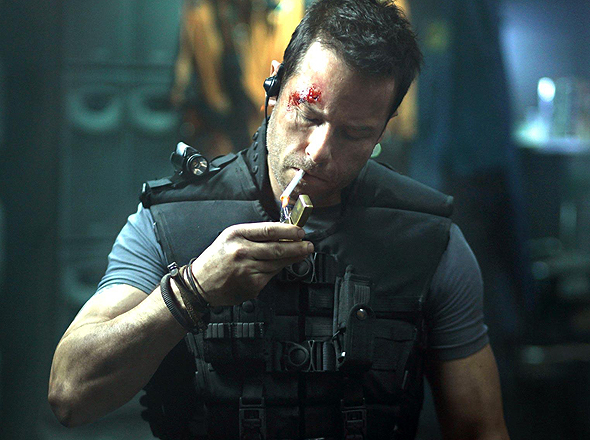 Guy Pearce takes a smoke break in 'Lockout'