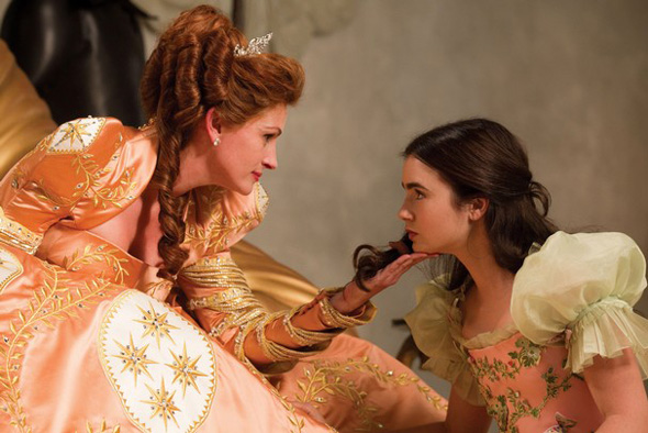 Julia Roberts and Lily Collins co-star in 'Mirror, Mirror'