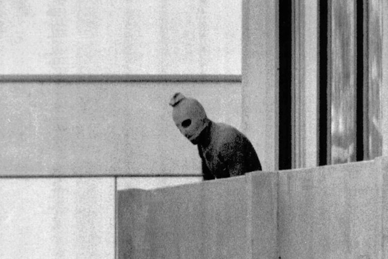 September 5 tells the story of how the sports journalist of ABC covered the terrorist attack at the 1972 Munich Summer Games